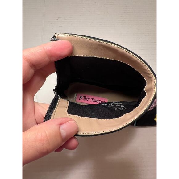 Betsey Johnson Twiggy Floral Embroidered Boho Booties Black Size 6 M - Picture 9 of 10